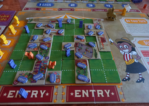 The Grand Carnival. Y esto se acaba, señores. Ya es sábado.